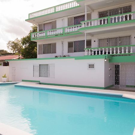 Villa Donna Inn 몬테고 베이 외부 사진
